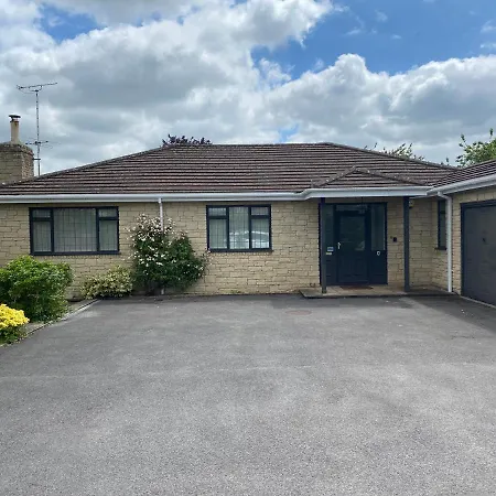 Spacious Bungalow With Large Private Garden Hilperton Exterior photo