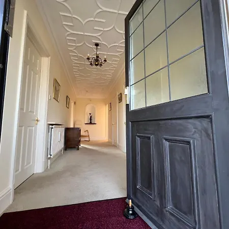 Spacious Bungalow With Large Private Garden Hilperton Exterior photo