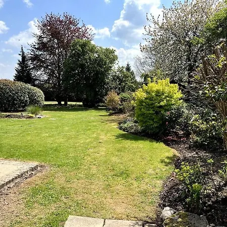 Spacious Bungalow With Large Private Garden Hilperton Exterior photo