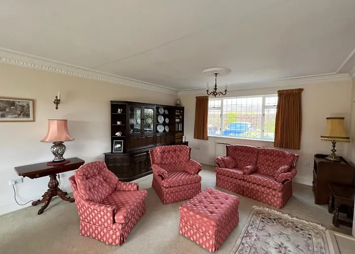 Spacious Bungalow With Large Private Garden