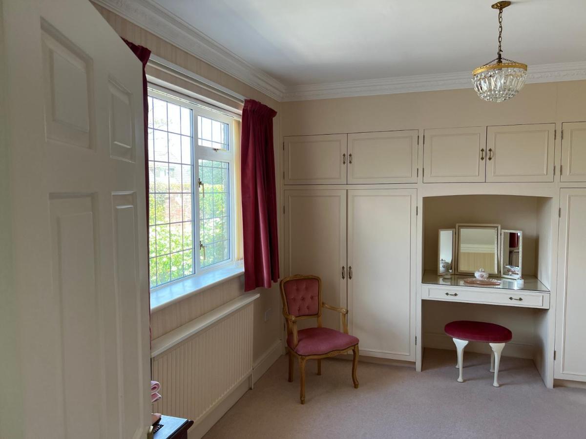 Spacious With Large Private Garden