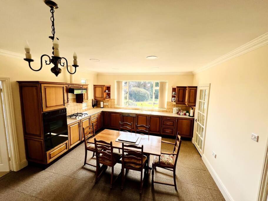 Spacious With Large Private Garden Holiday home *