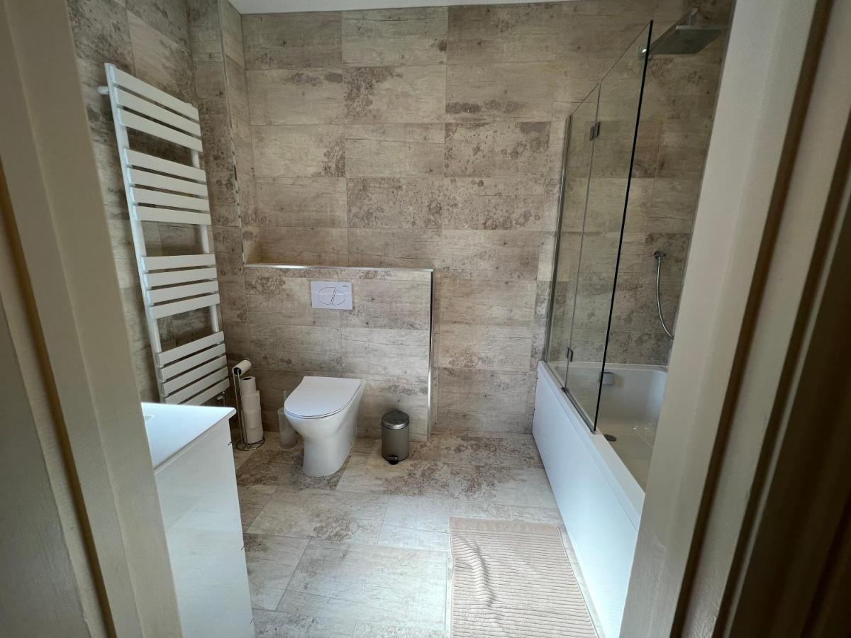 Spacious With Large Private Garden Holiday home